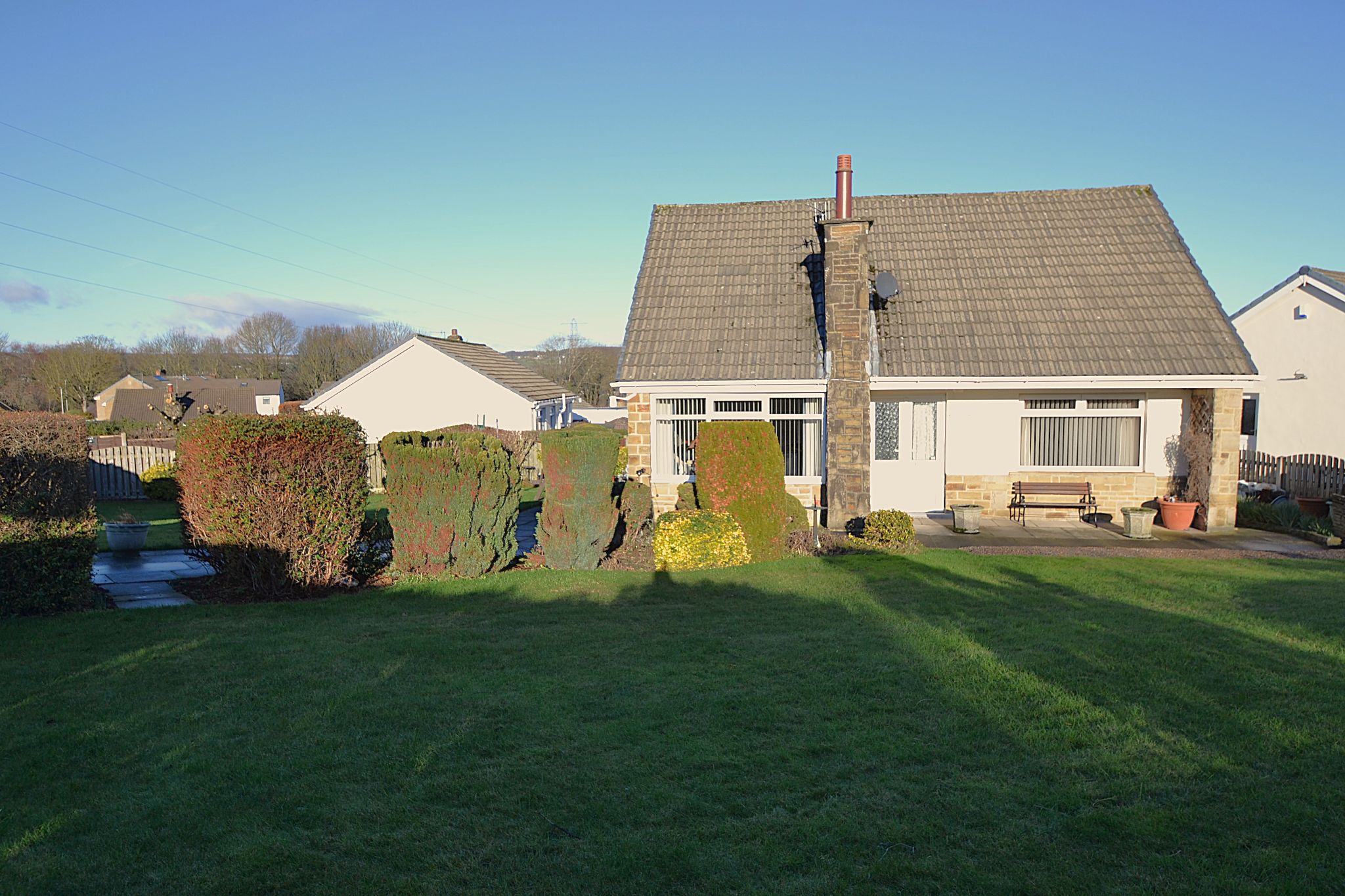 3 Bed Detached House For Sale - Photograph 1