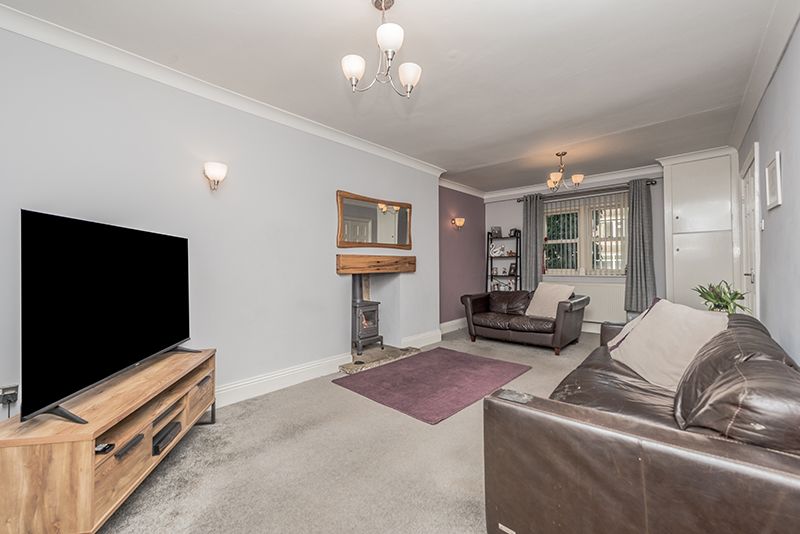 5 Bed Semi-detached House For Sale - Photograph 2