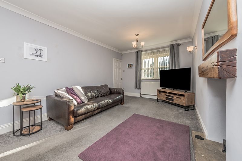 5 Bed Semi-detached House For Sale - Photograph 3