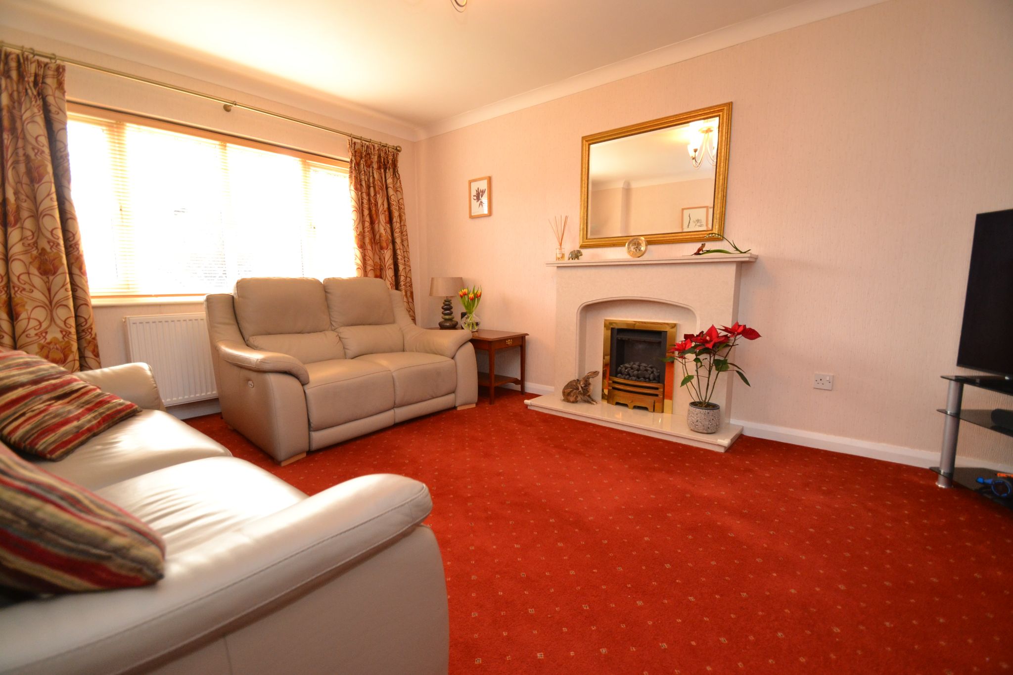 4 Bed Detached House For Sale - Photograph 6