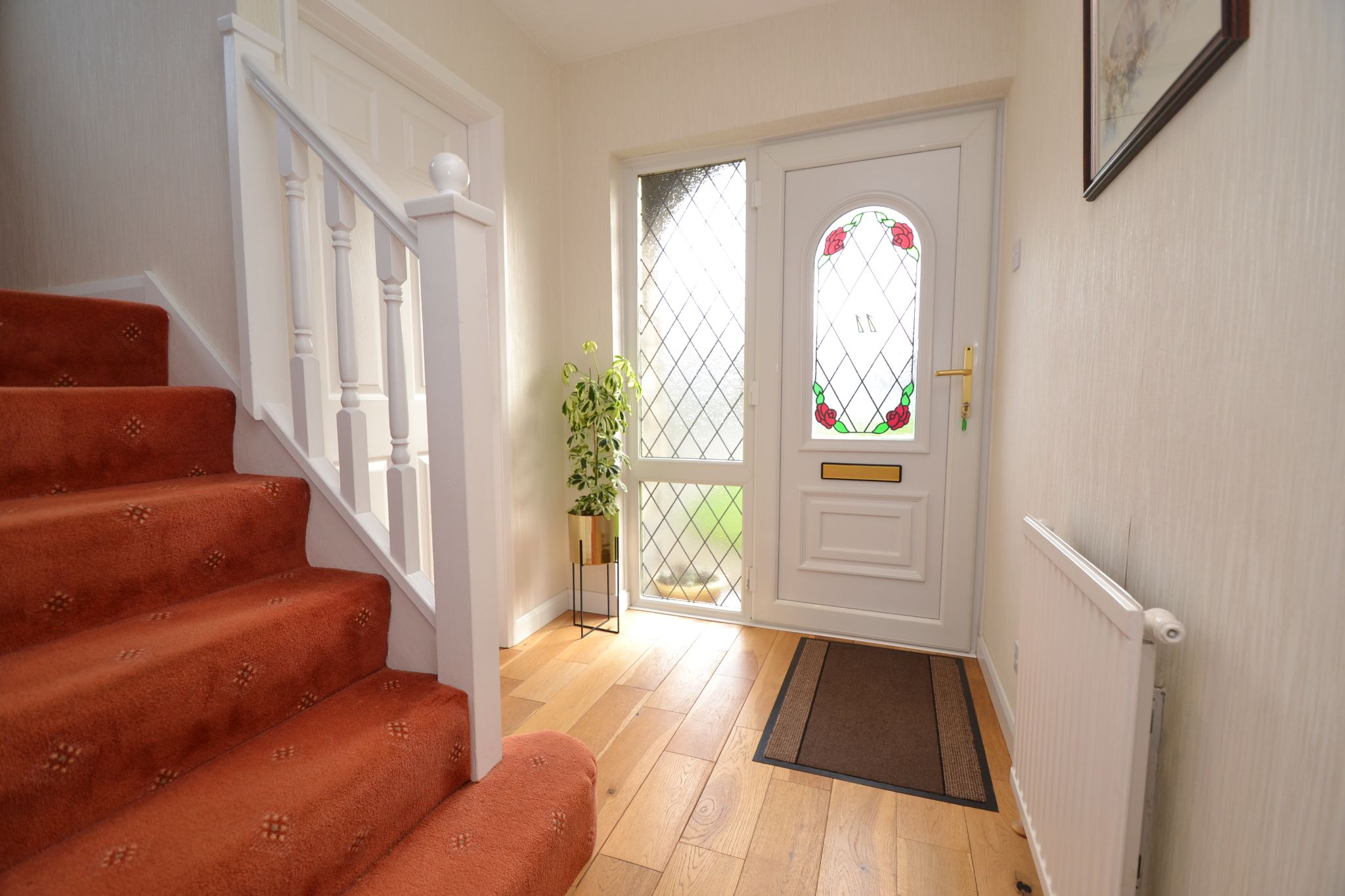 4 Bed Detached House For Sale - Photograph 2