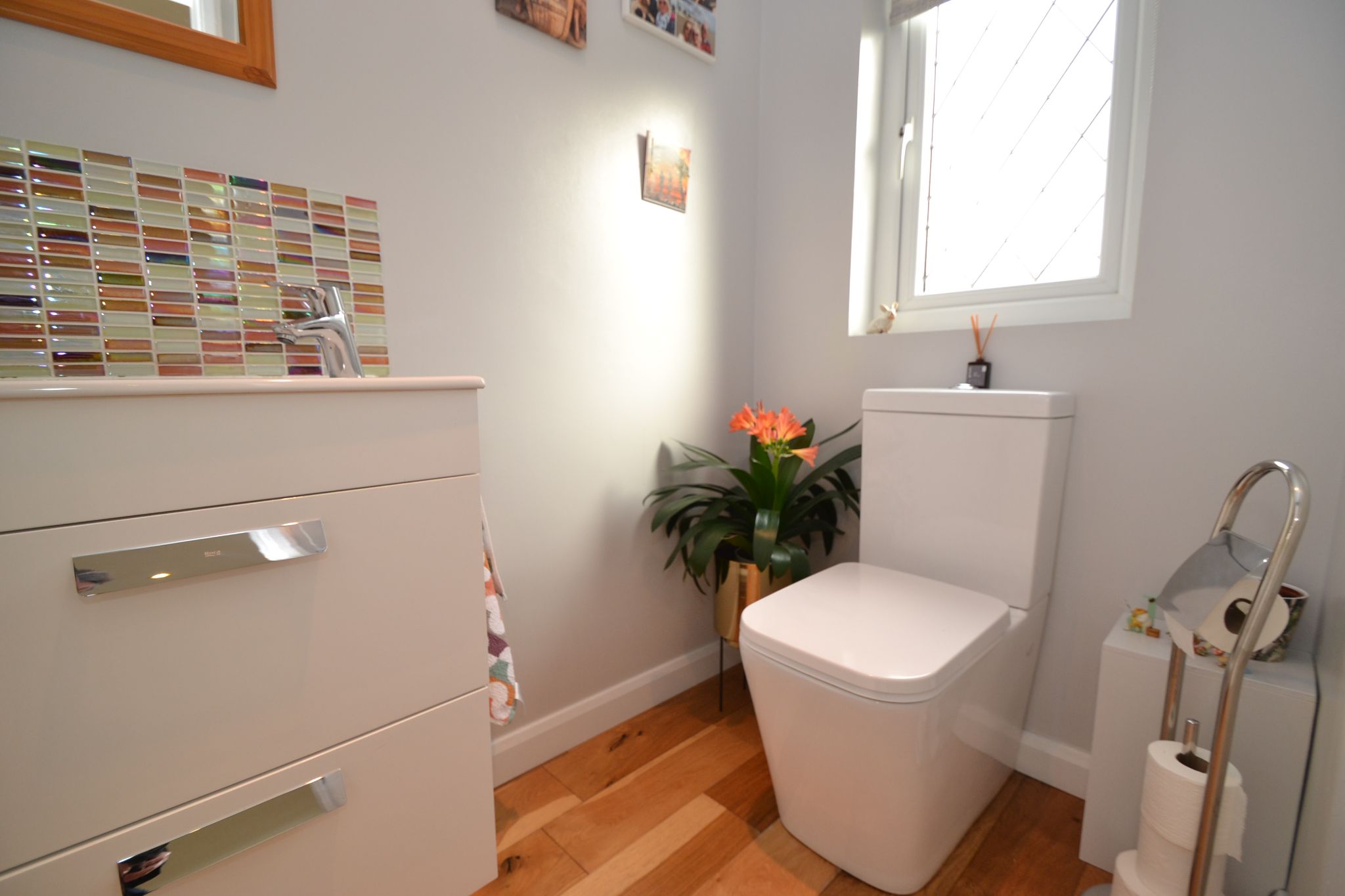 4 Bed Detached House For Sale - Photograph 3