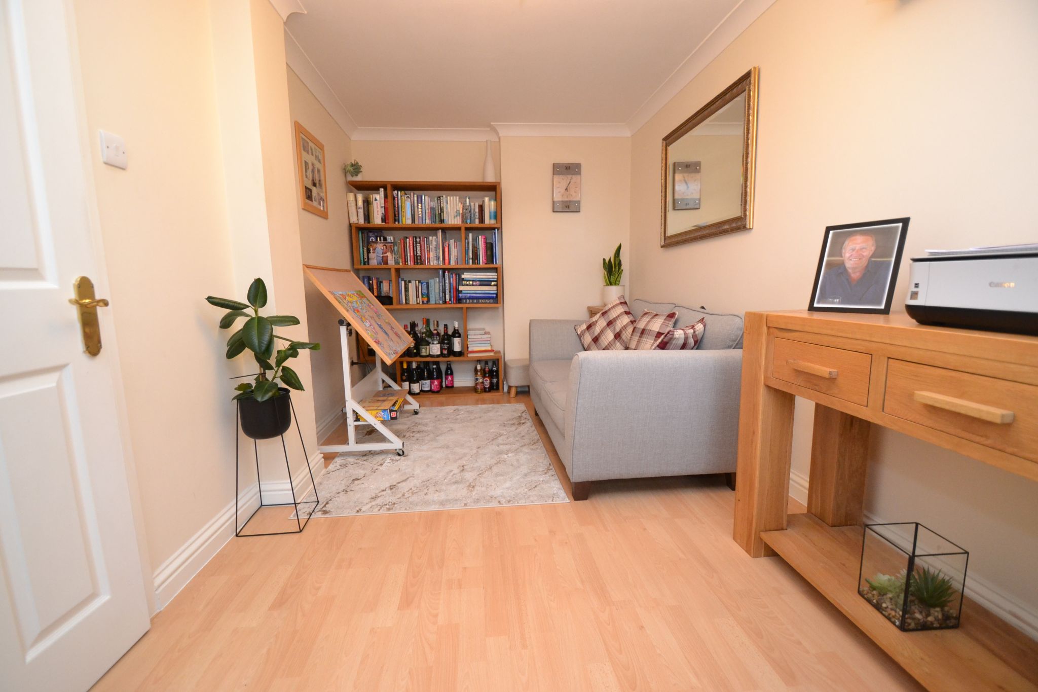 3 Bed Detached House For Sale - Photograph 2