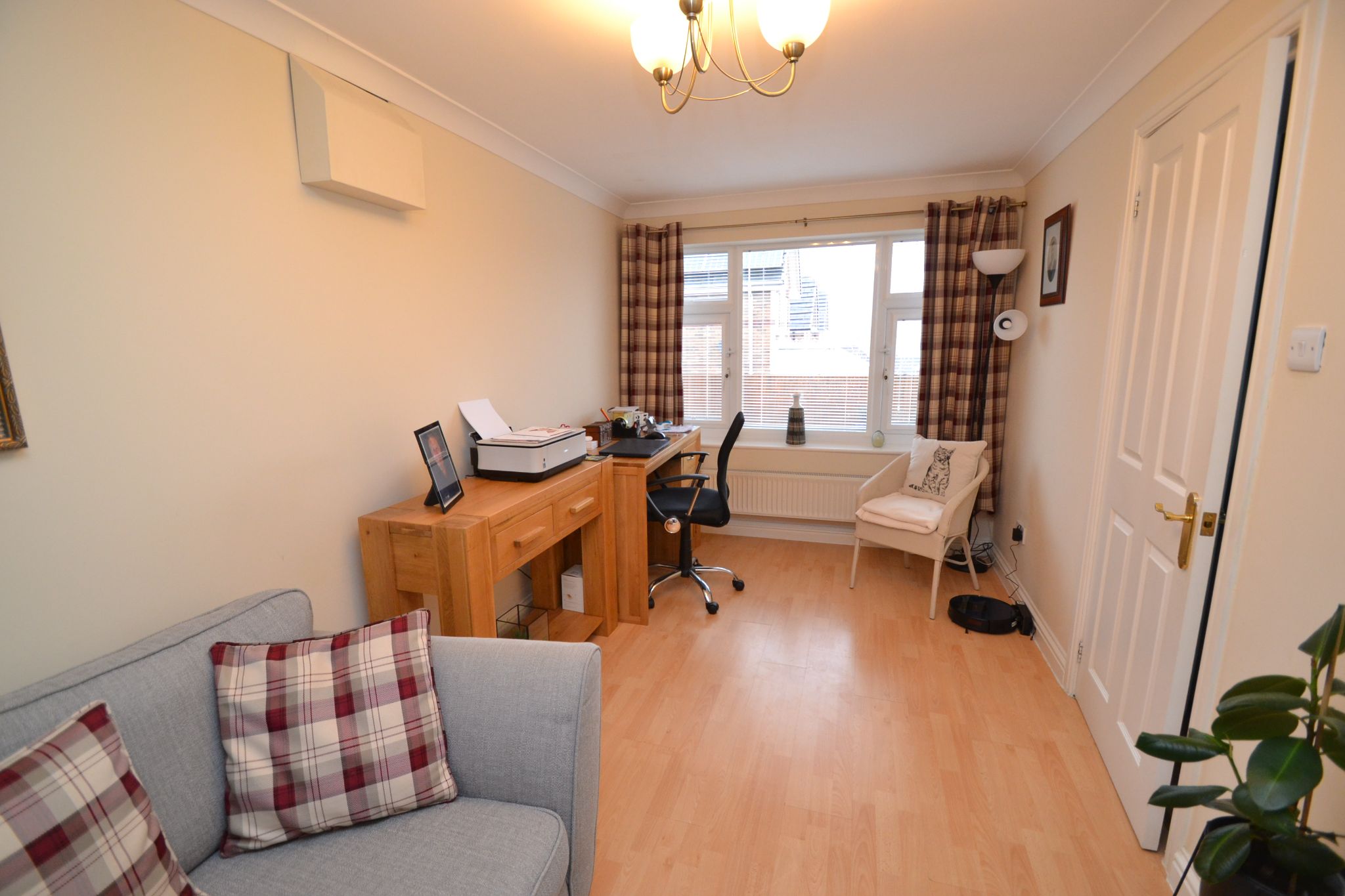 3 Bed Detached House For Sale - Photograph 3