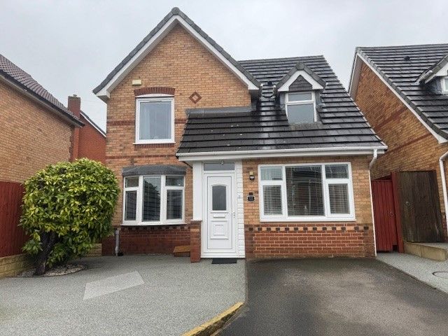 3 Bed Detached House For Sale - Photograph 1