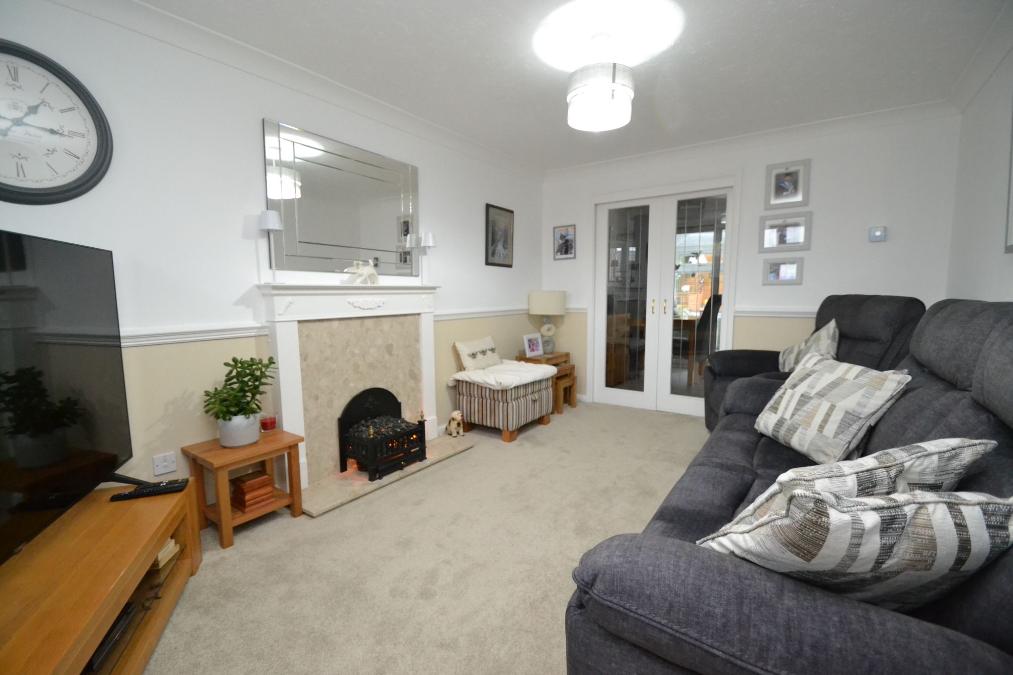 3 Bed Detached House For Sale - Photograph 4