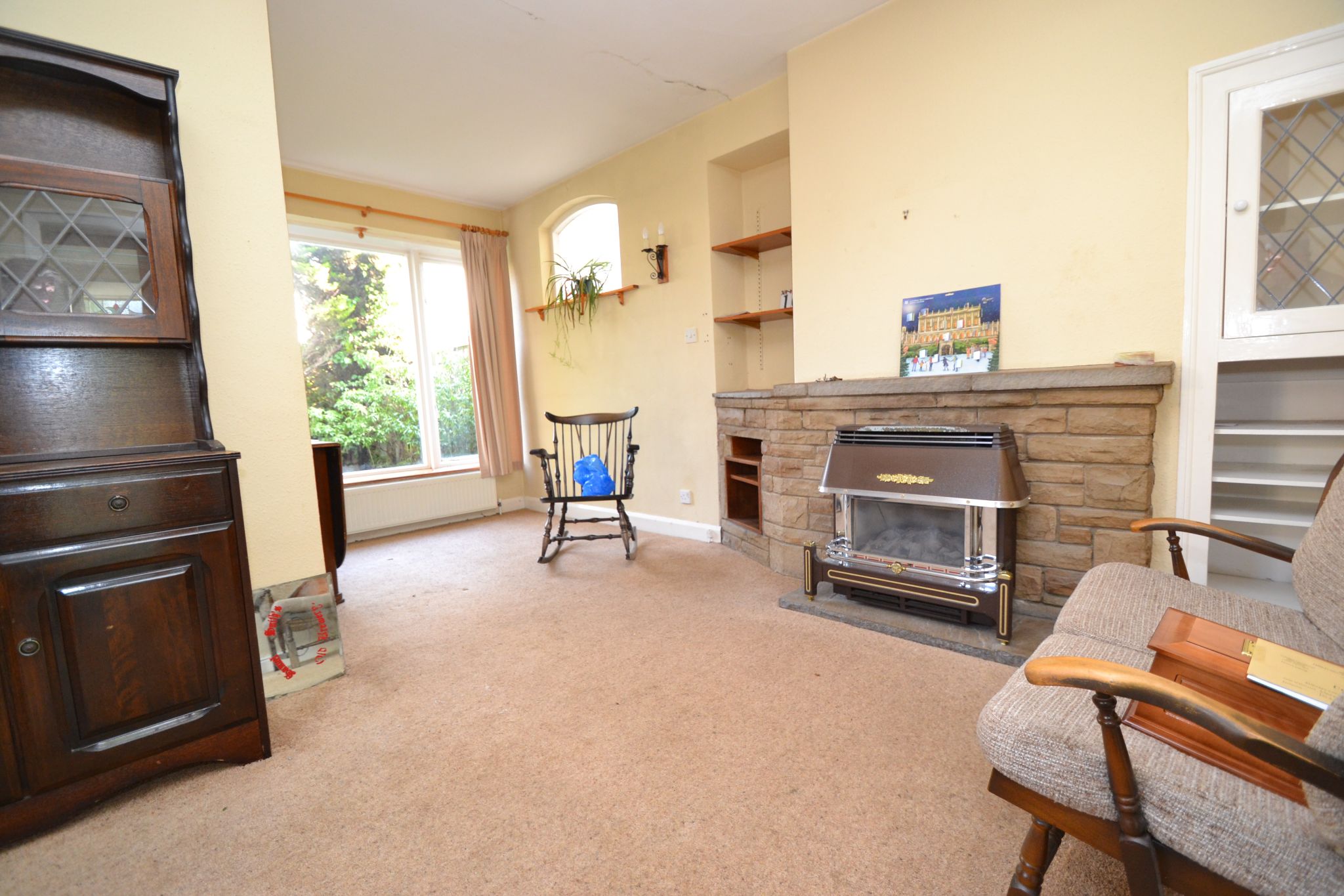 3 Bed Semi-detached House For Sale - Photograph 3