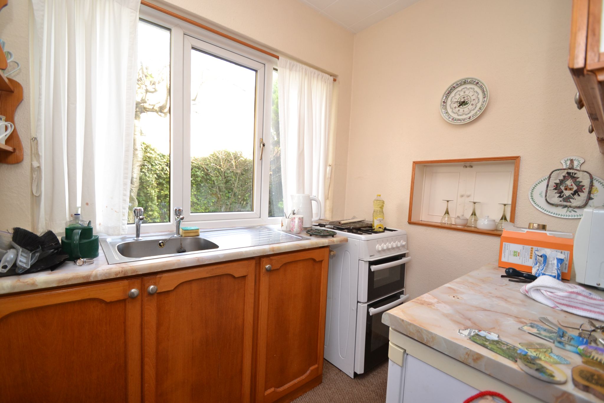 3 Bed Semi-detached House For Sale - Photograph 4