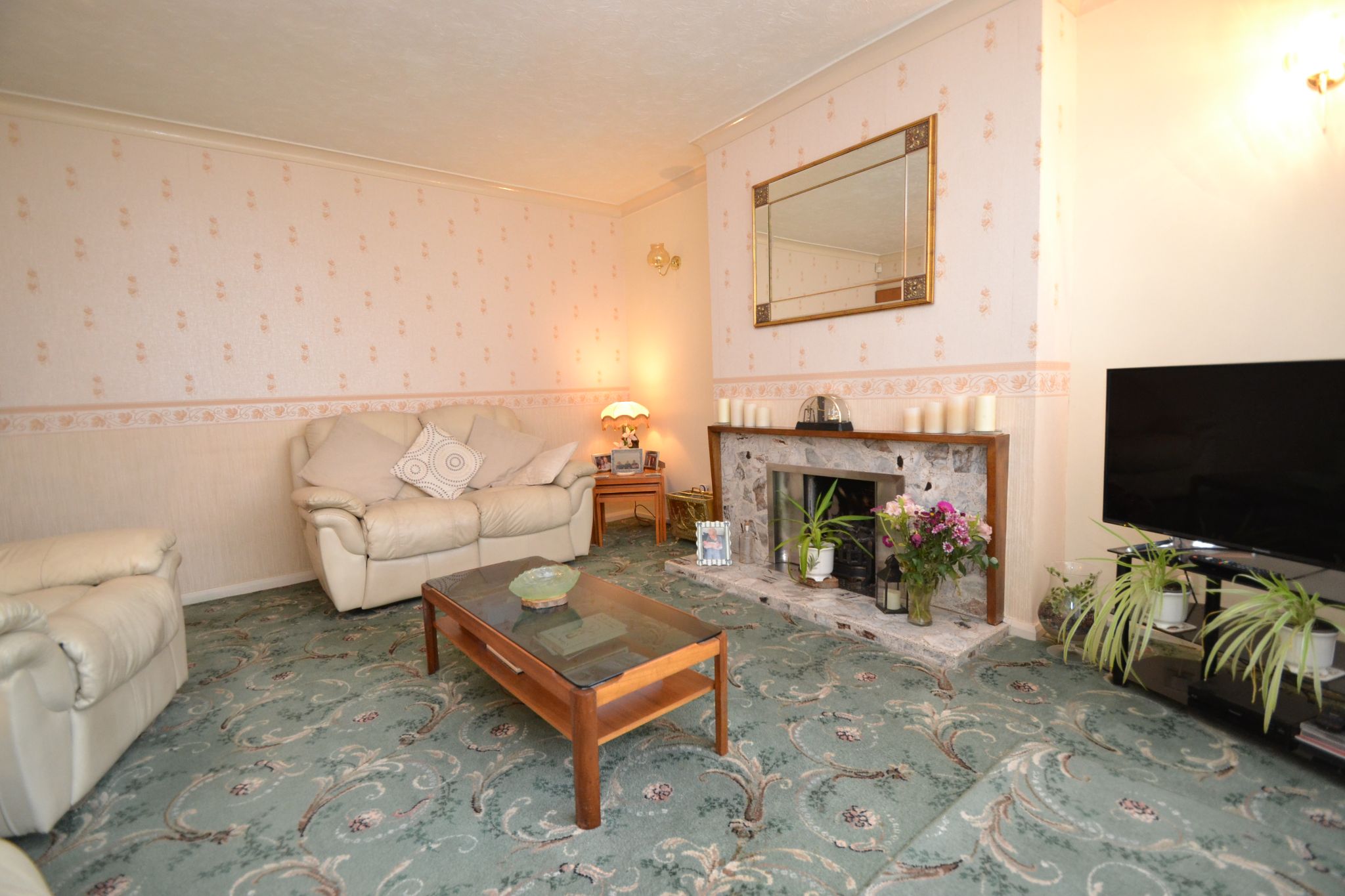 2 Bed Chalet House For Sale - Photograph 3