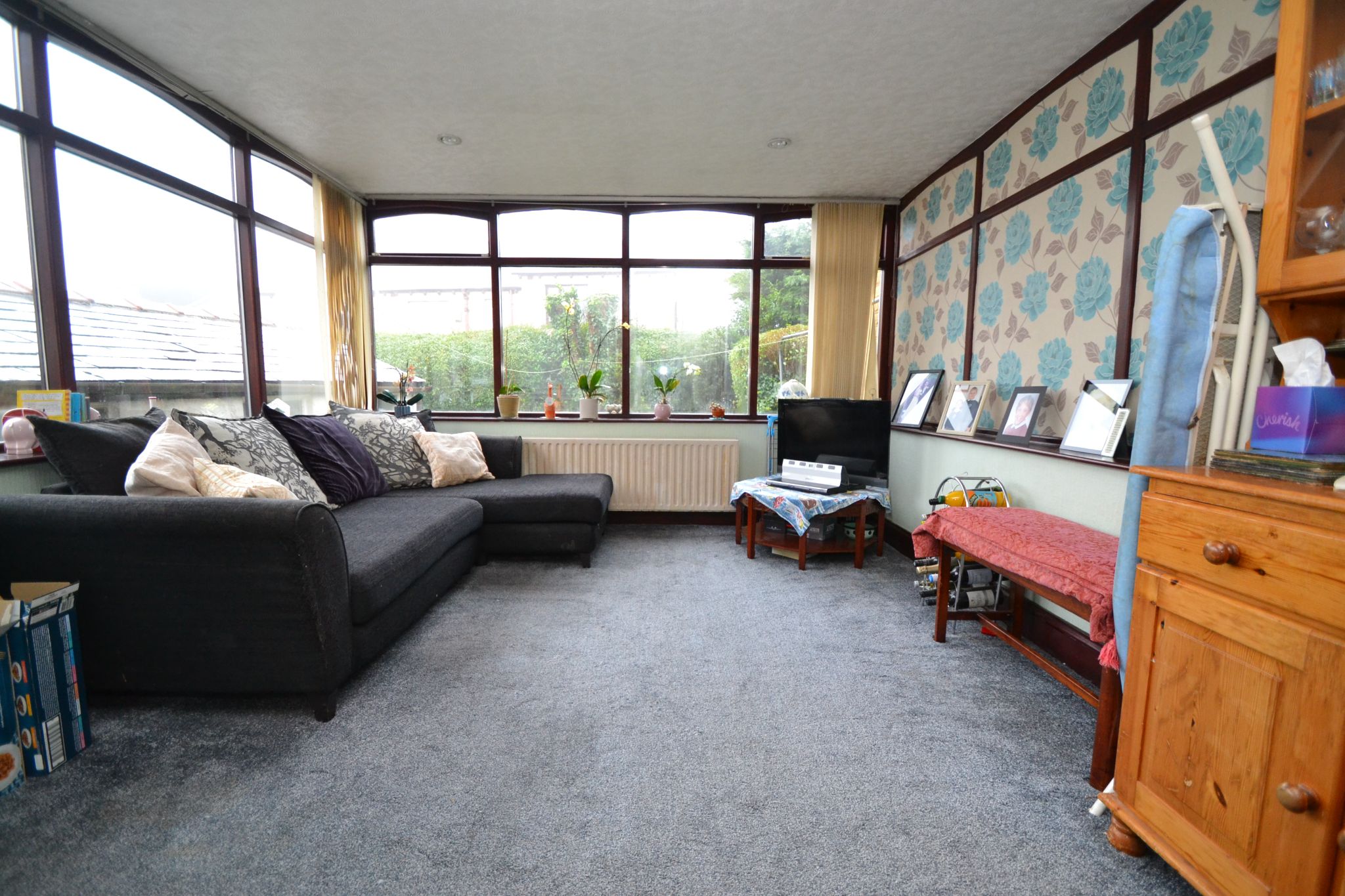 3 Bed Semi-detached House For Sale - Photograph 4