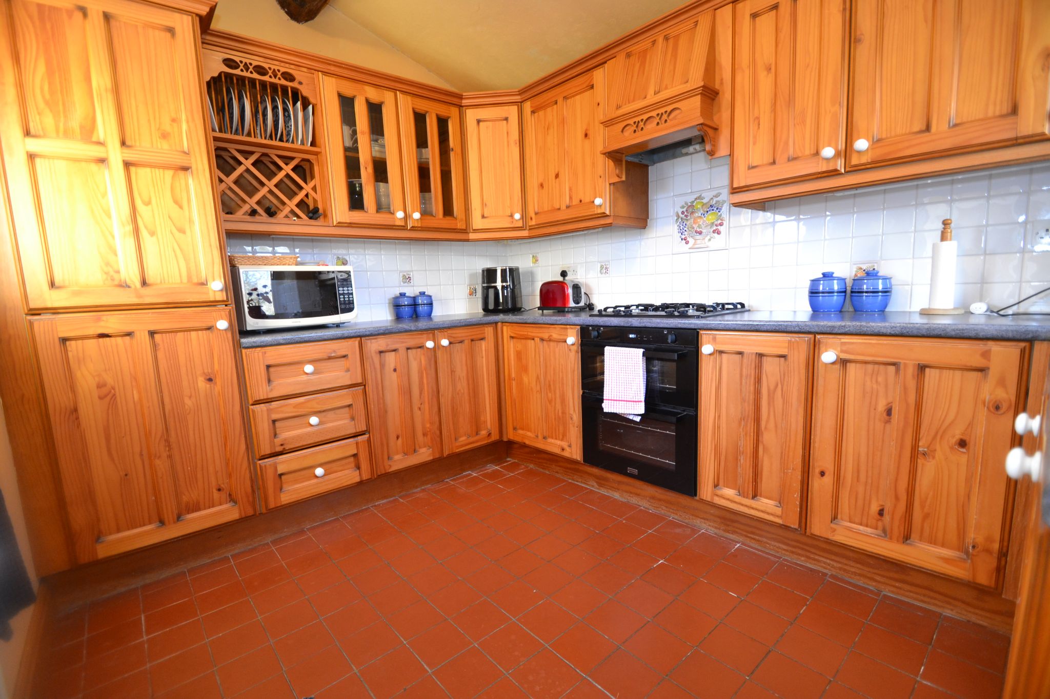 3 Bed Detached House For Sale - Photograph 2