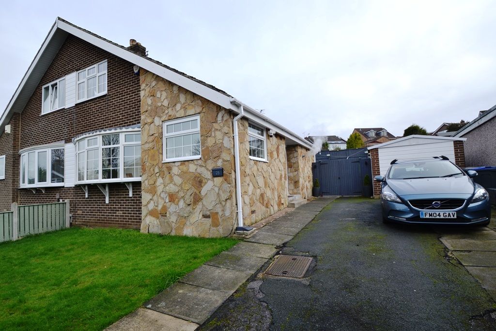 3 Bed Chalet House For Sale - Photograph 1