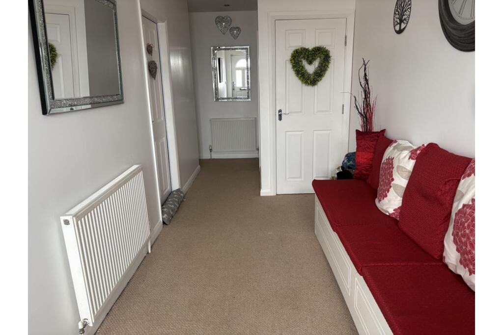 5 Bed Detached House For Sale - Photograph 2