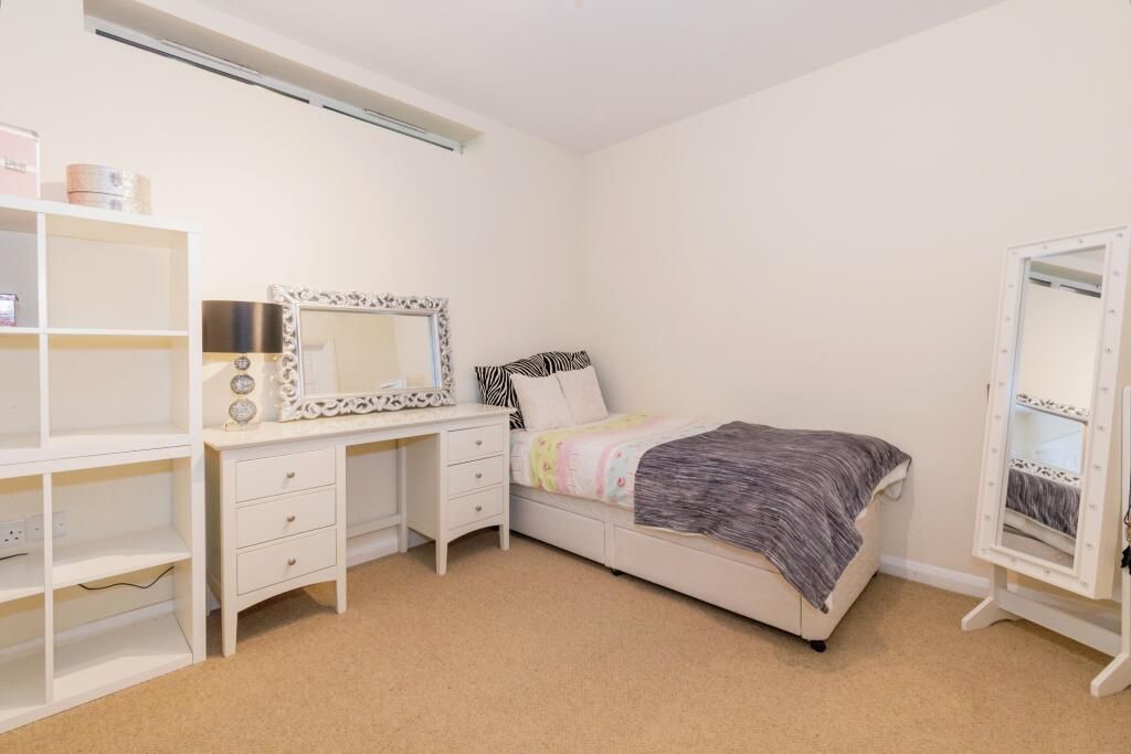 5 Bed Detached House For Sale - Photograph 3