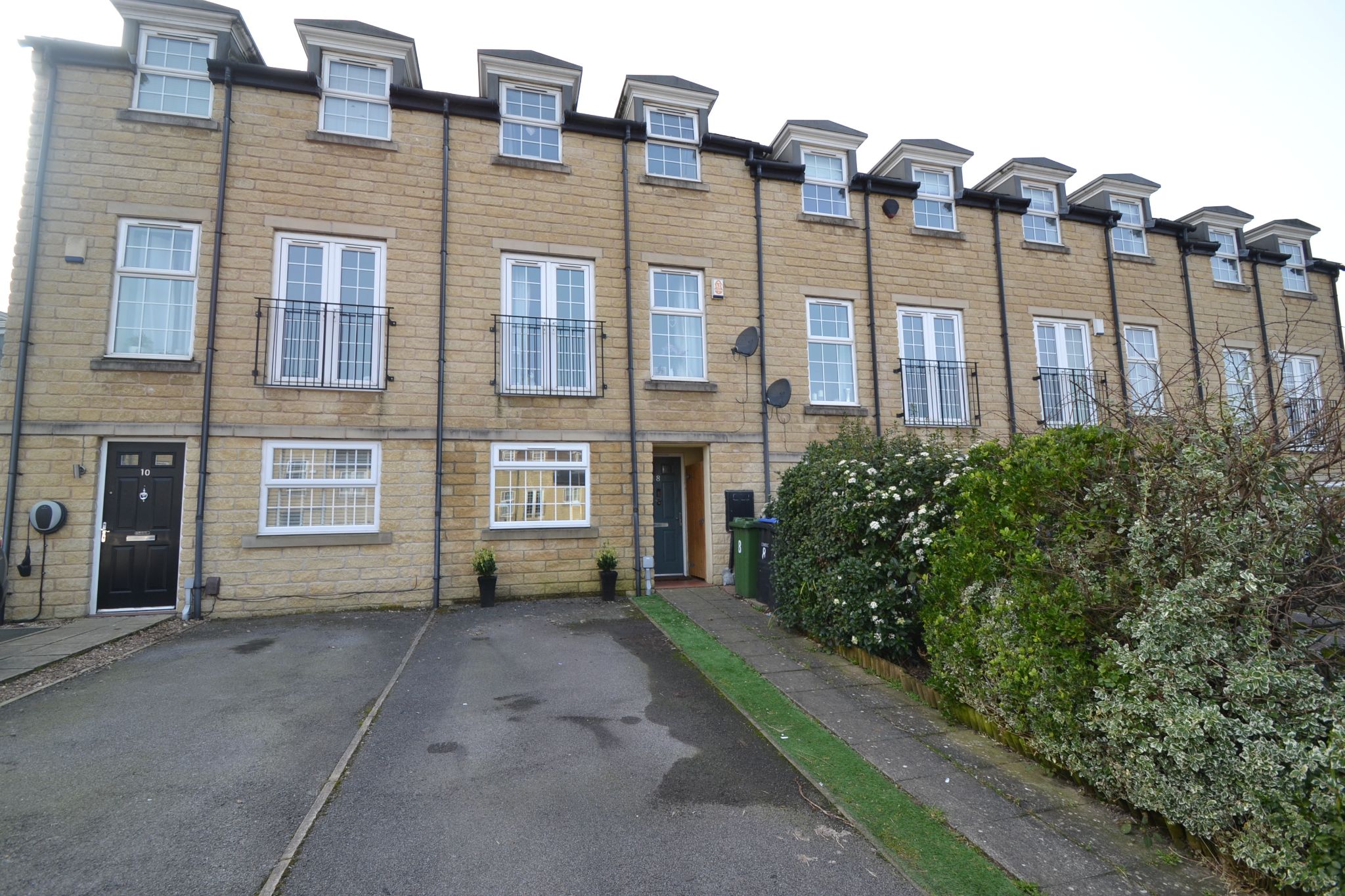 3 Bed Mid Terraced House For Sale - Photograph 1