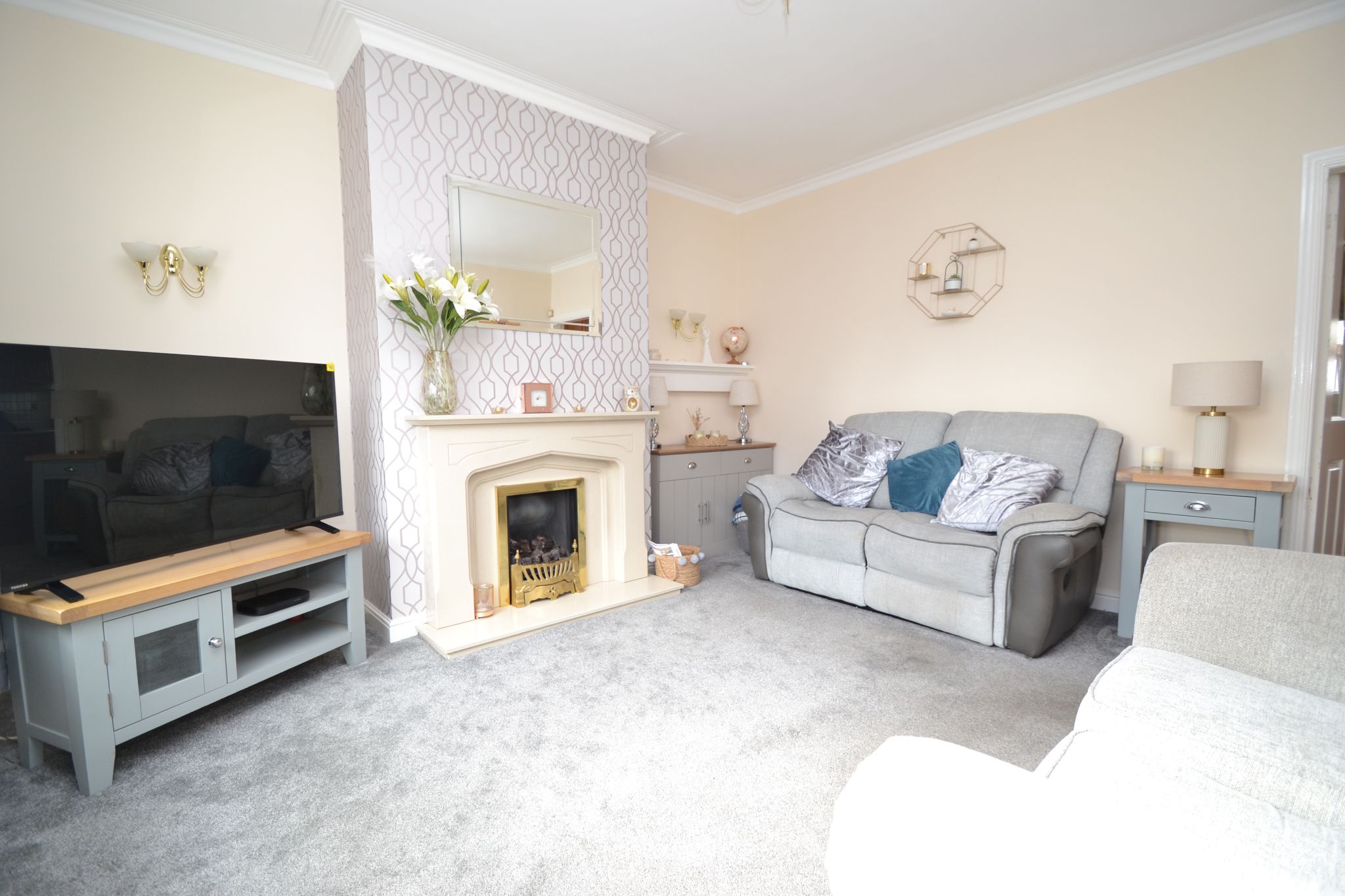 2 Bed Semi-detached House For Sale - Photograph 3