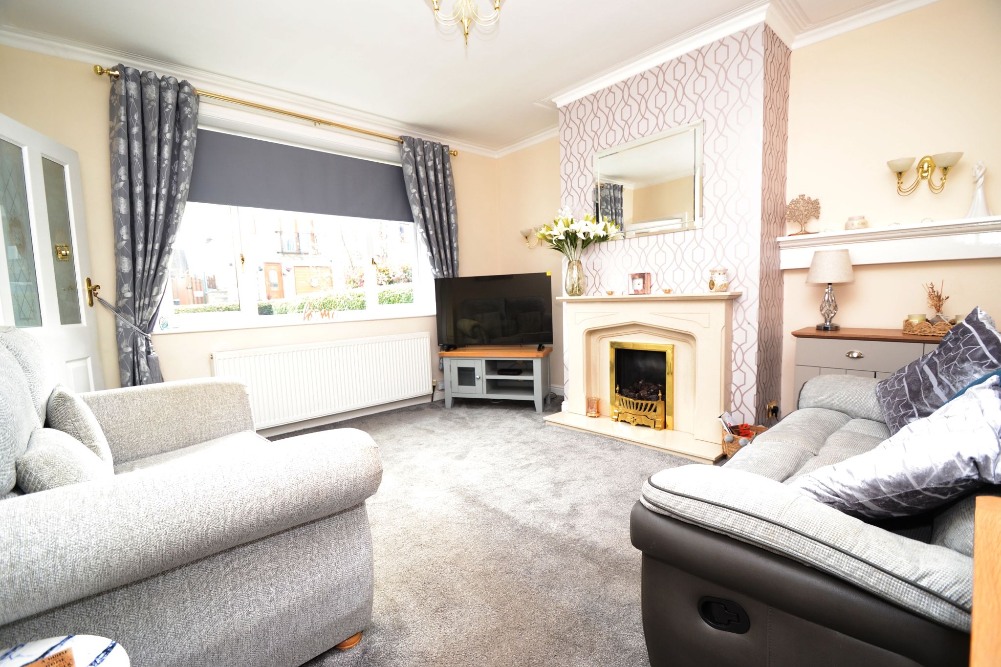 2 Bed Semi-detached House For Sale - Photograph 2