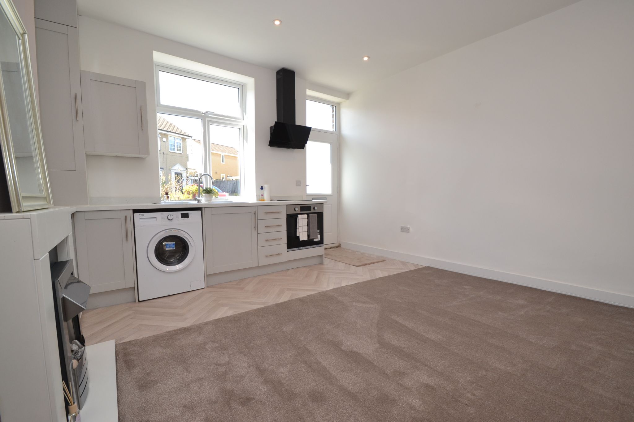 1 Bed Mid Terraced House For Sale - Photograph 4