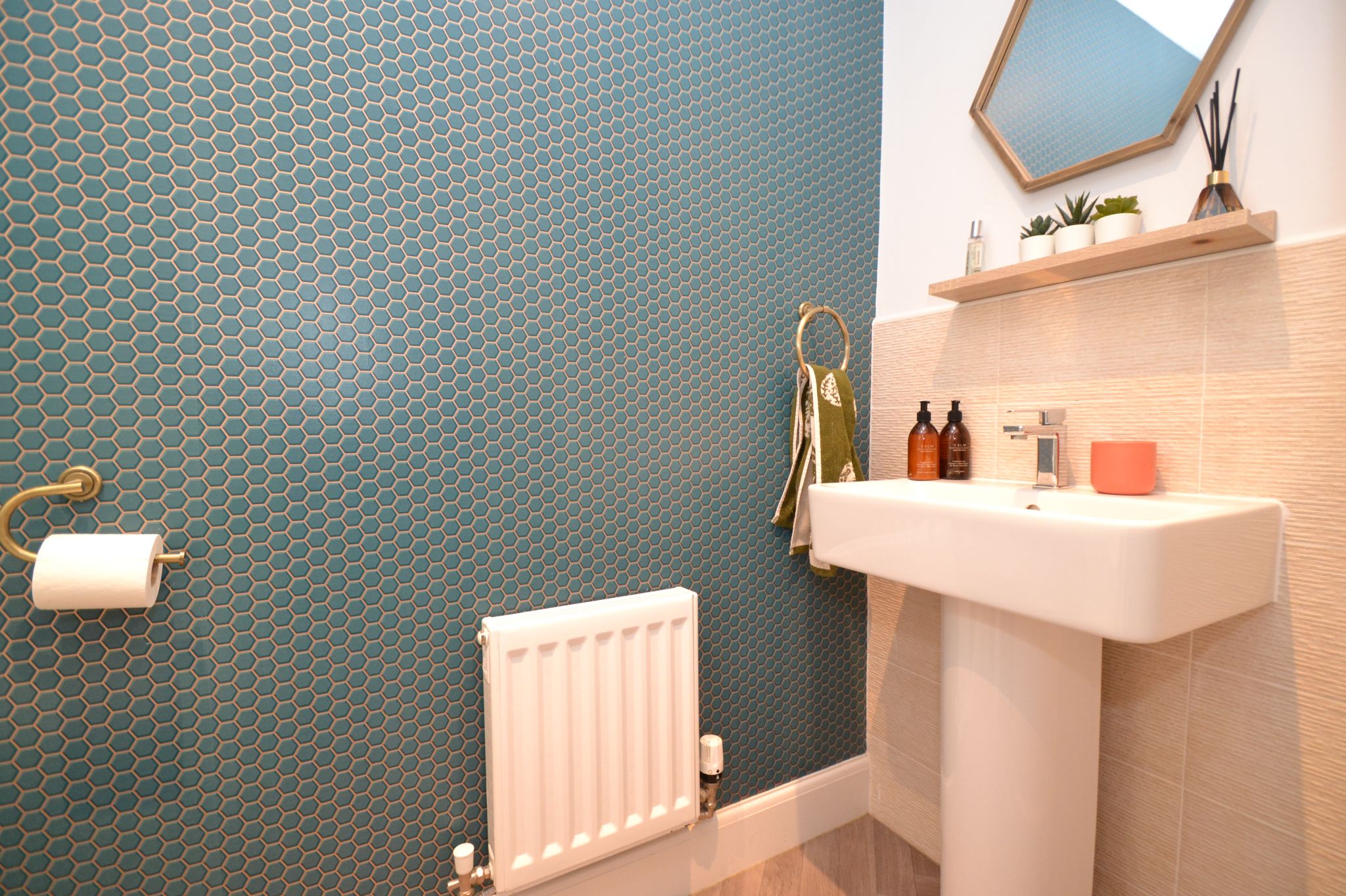 3 Bed End Terraced House For Sale - Photograph 4