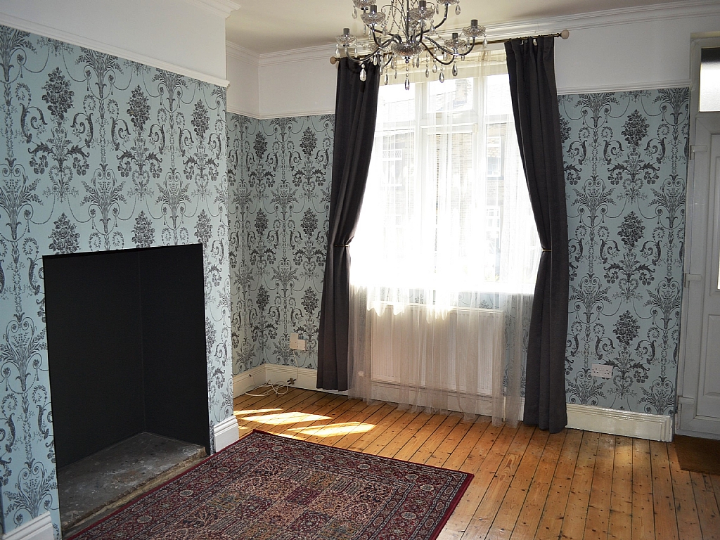 4 Bed Mid Terraced House For Sale - Photograph 2