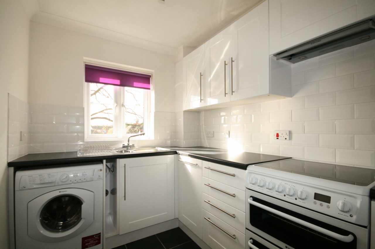 1 Bed Apartment Flat/apartment To Rent - Photograph 2