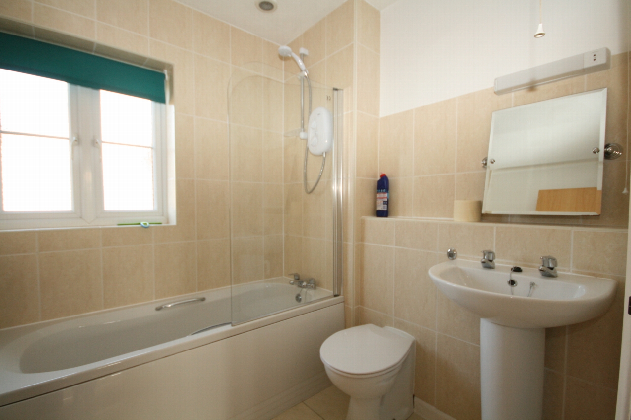 1 Bed Apartment Flat/apartment To Rent - Photograph 4