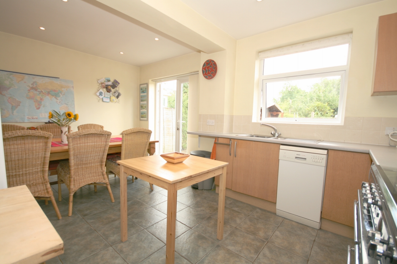 4 Bed Detached House For Sale - Photograph 4