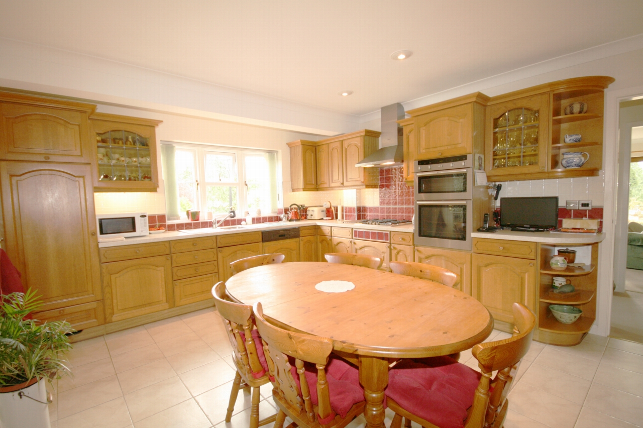 4 Bed Detached Bungalow For Sale - Photograph 4