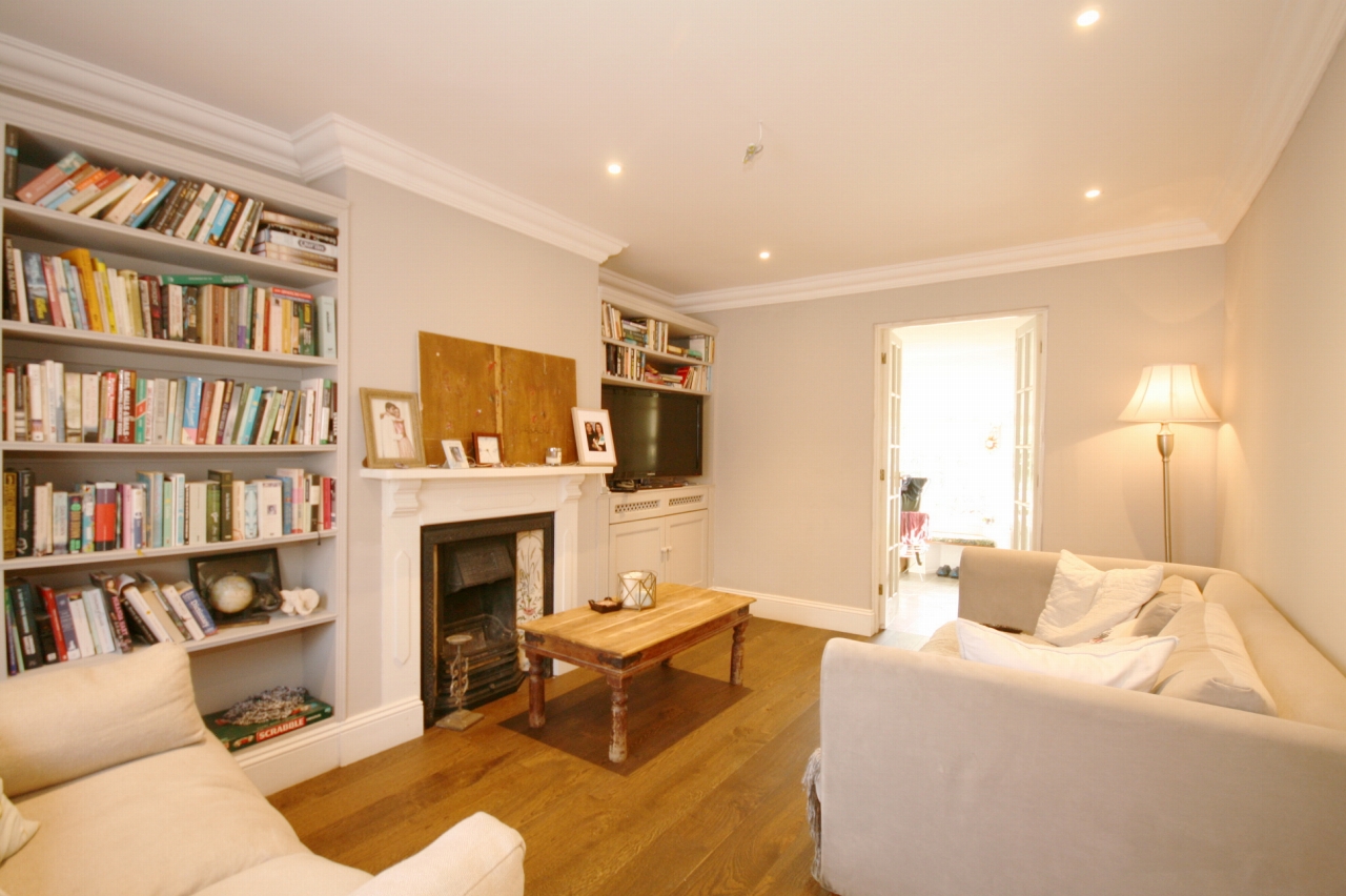 3 Bed Cottage House For Sale - Photograph 1