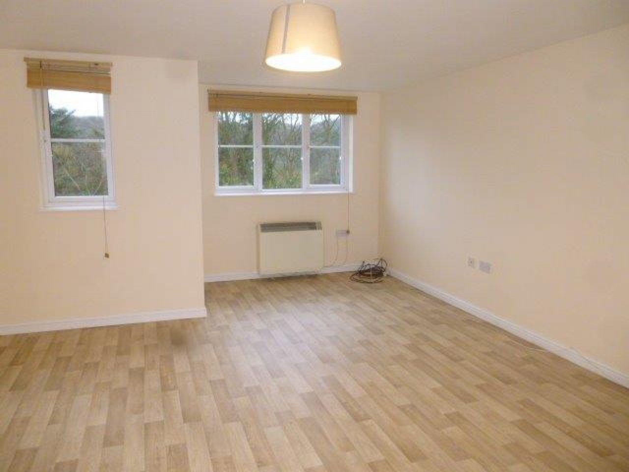 2 Bed Apartment Flat/apartment To Rent - Photograph 2