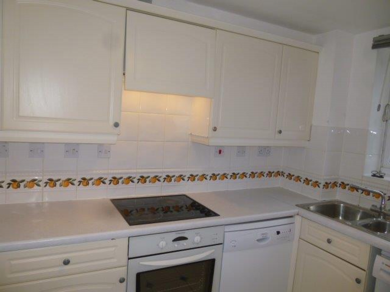 2 Bed Apartment Flat/apartment To Rent - Photograph 4
