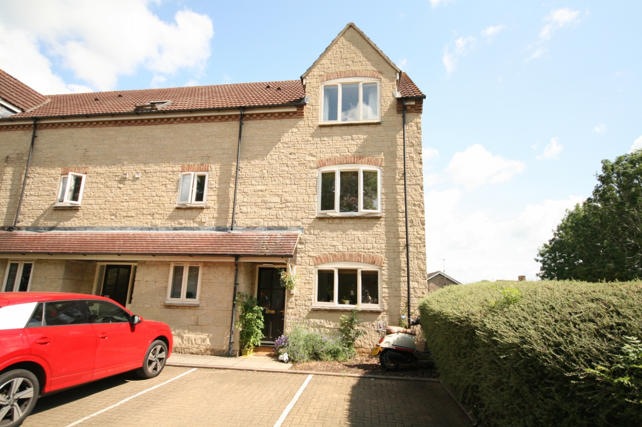 2 Bed Apartment Flat/apartment For Sale - Photograph 1