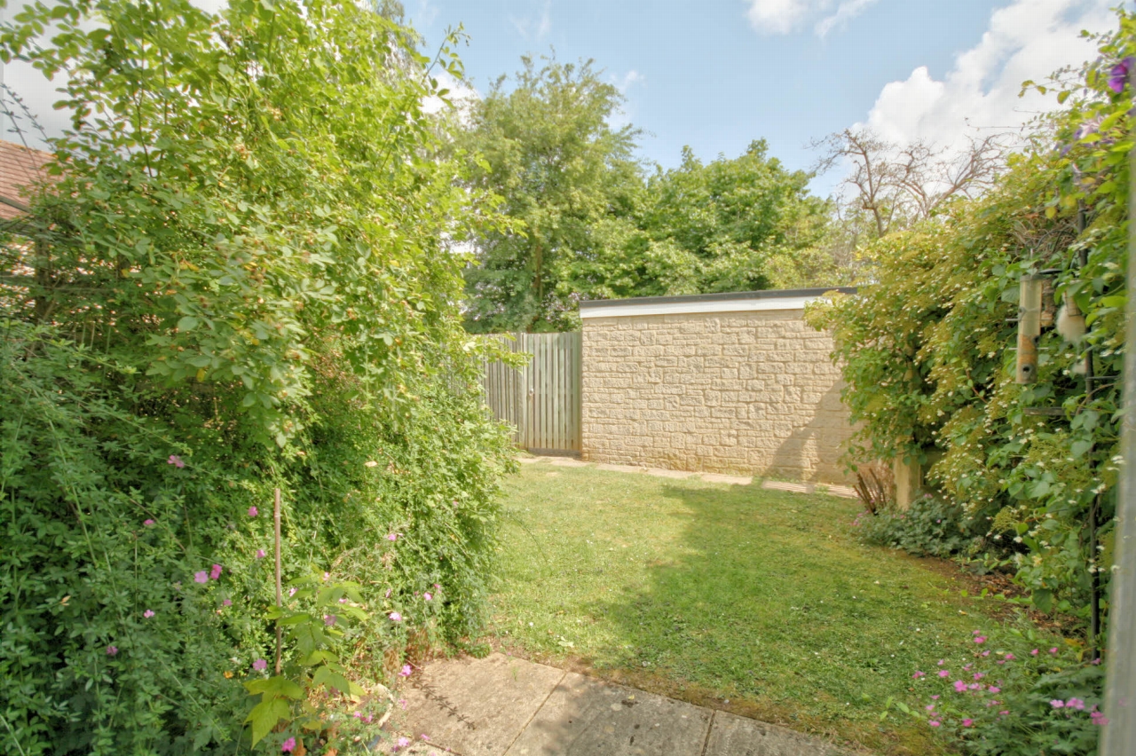 2 Bed Apartment Flat/apartment For Sale - Photograph 2