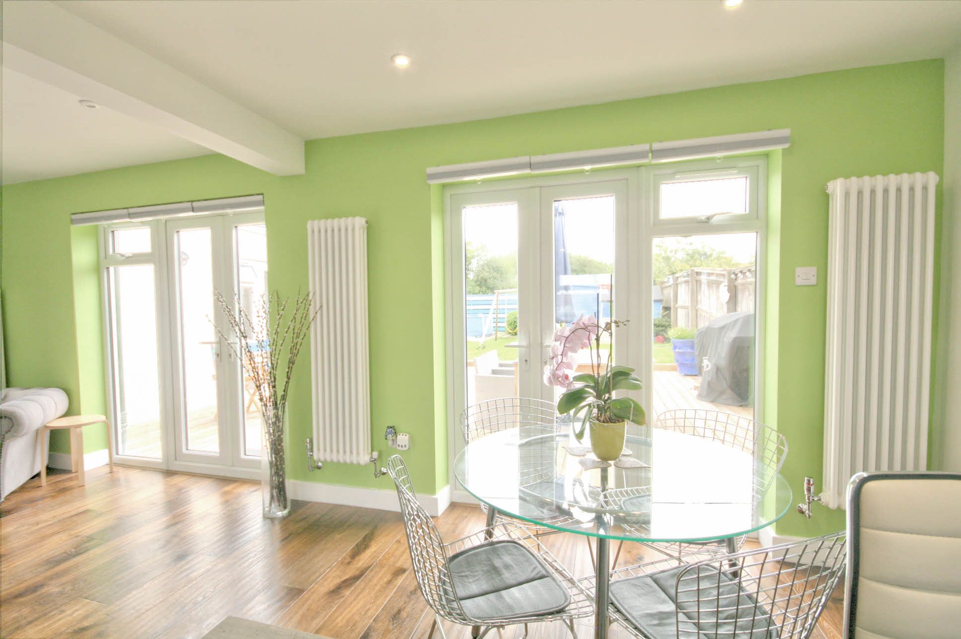 4 Bed Semi-detached House For Sale - Photograph 4