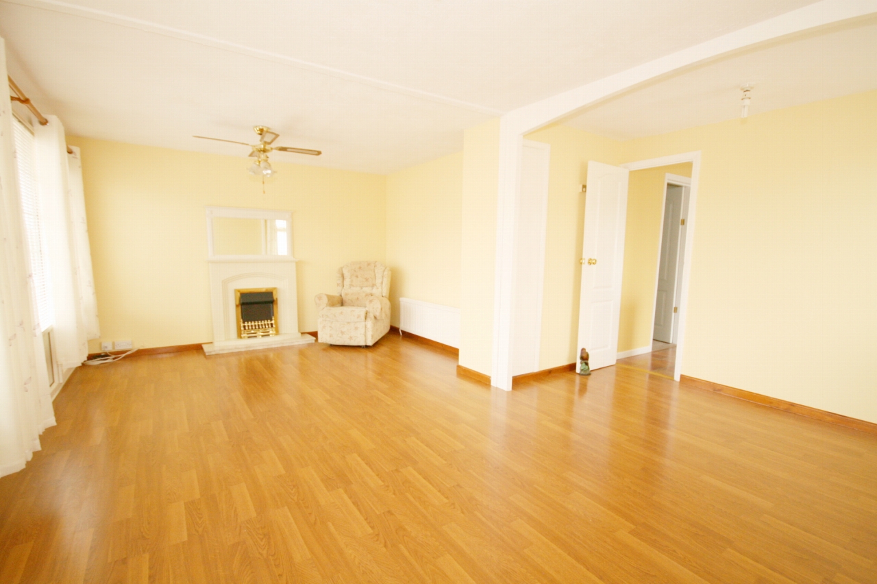 2 Bed Park Home House For Sale - Photograph 2