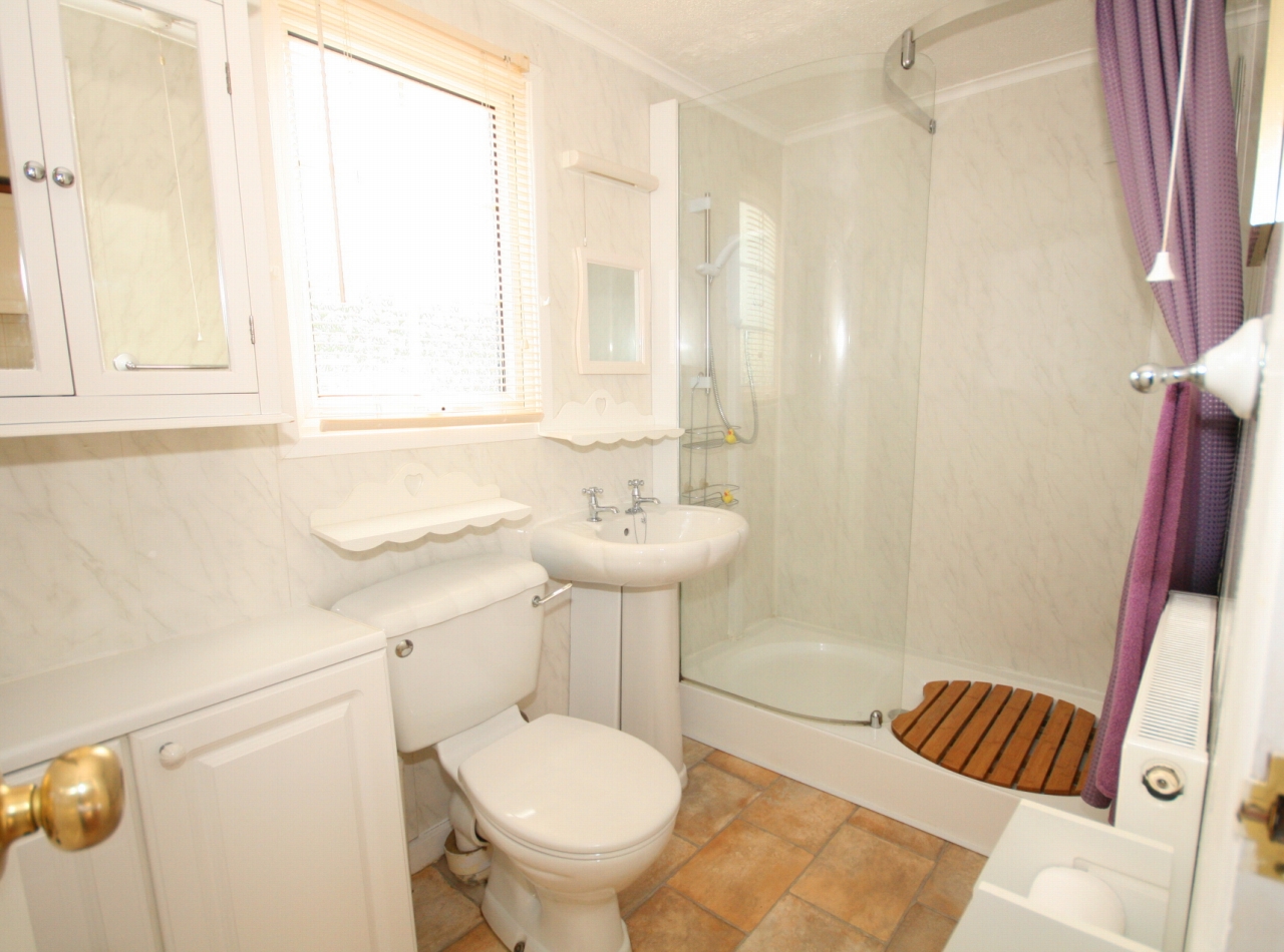 2 Bed Park Home House For Sale - Photograph 4