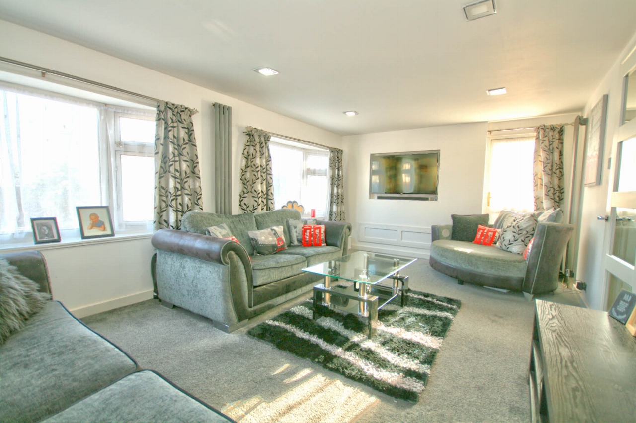 2 Bed Park Home House For Sale - Photograph 1