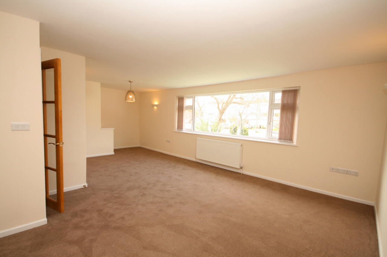 2 Bed Apartment Flat/apartment To Rent - Photograph 2