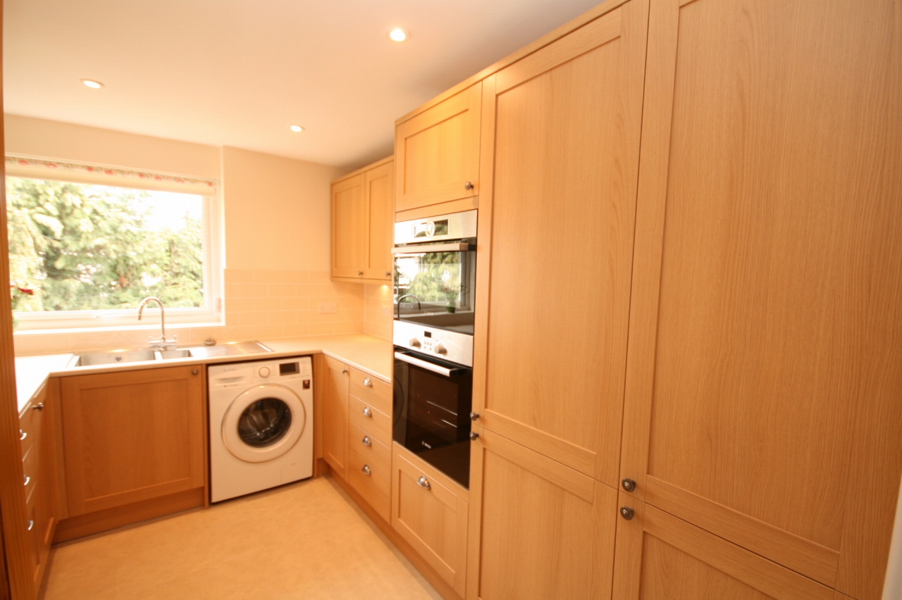 2 Bed Apartment Flat/apartment To Rent - Photograph 3