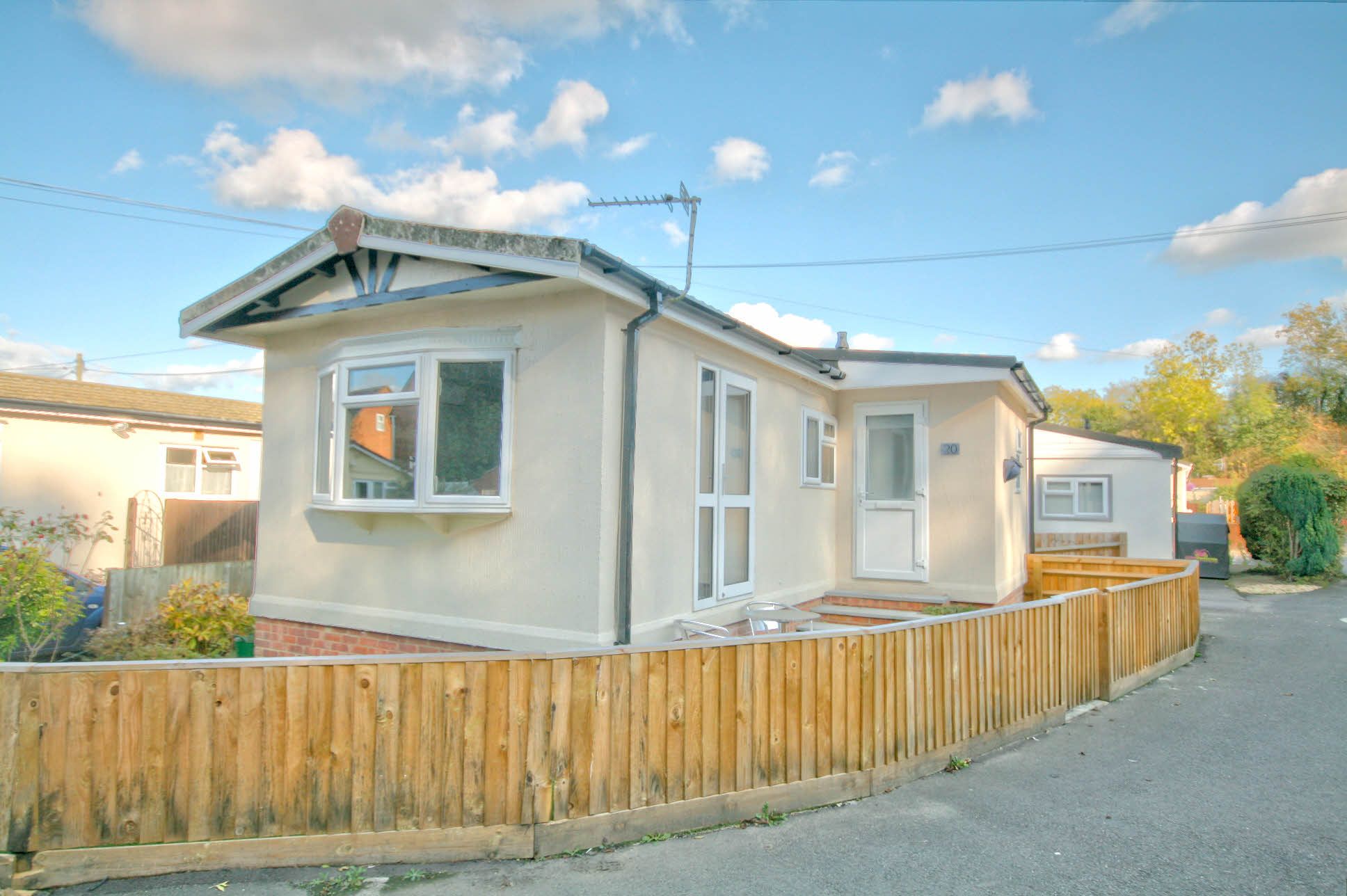 1 Bed Park Home House For Sale - Photograph 1