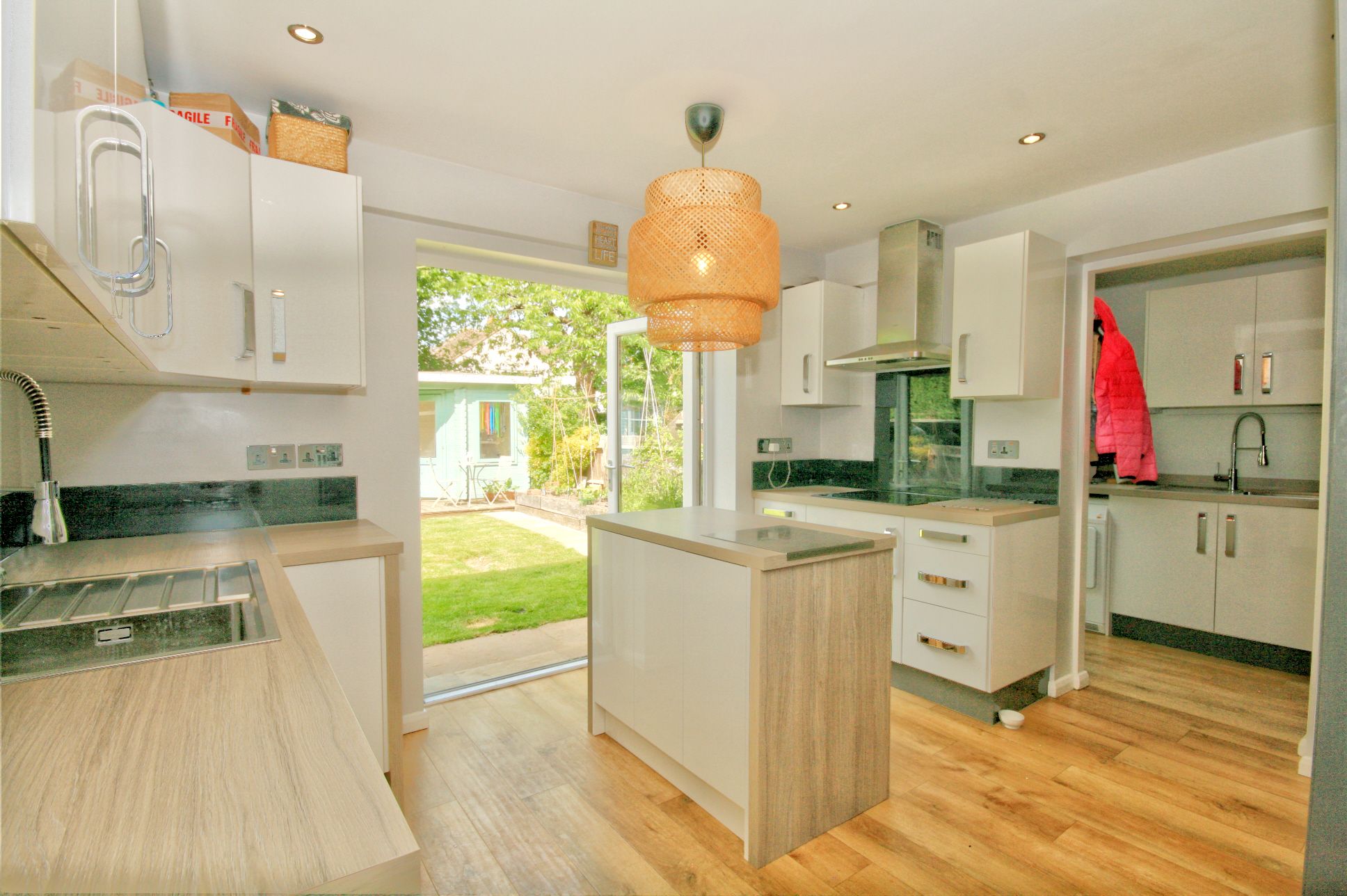 5 Bed Detached House For Sale - Photograph 3