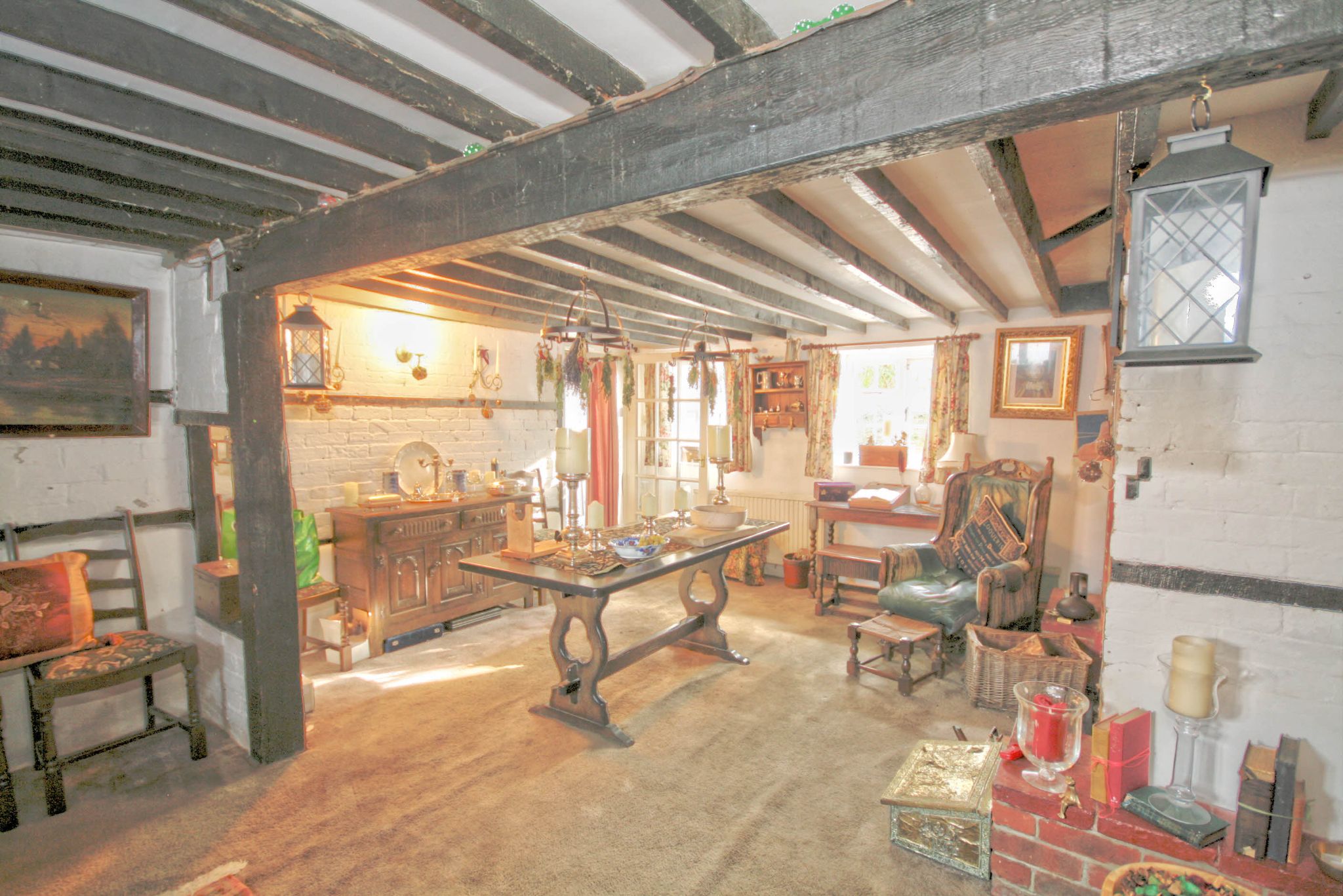 6 Bed Cottage House For Sale - Photograph 3