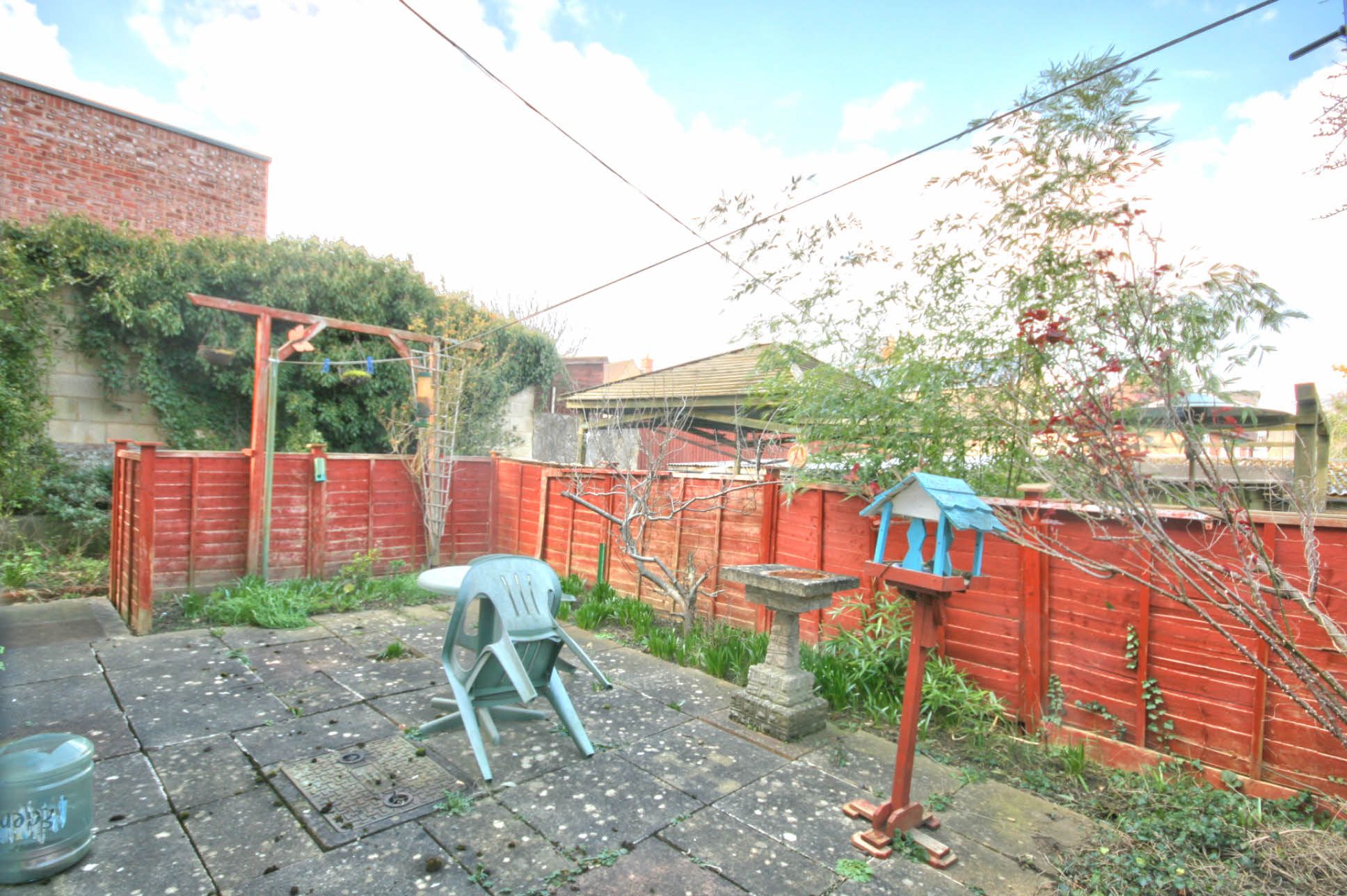 2 Bed Ground Floor Flat/apartment For Sale - Photograph 2