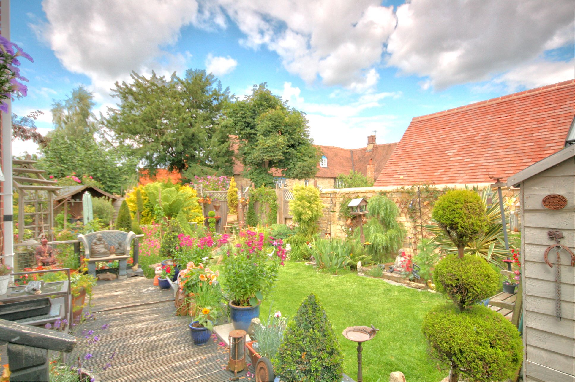 3 Bed Semi-detached House For Sale - Photograph 2