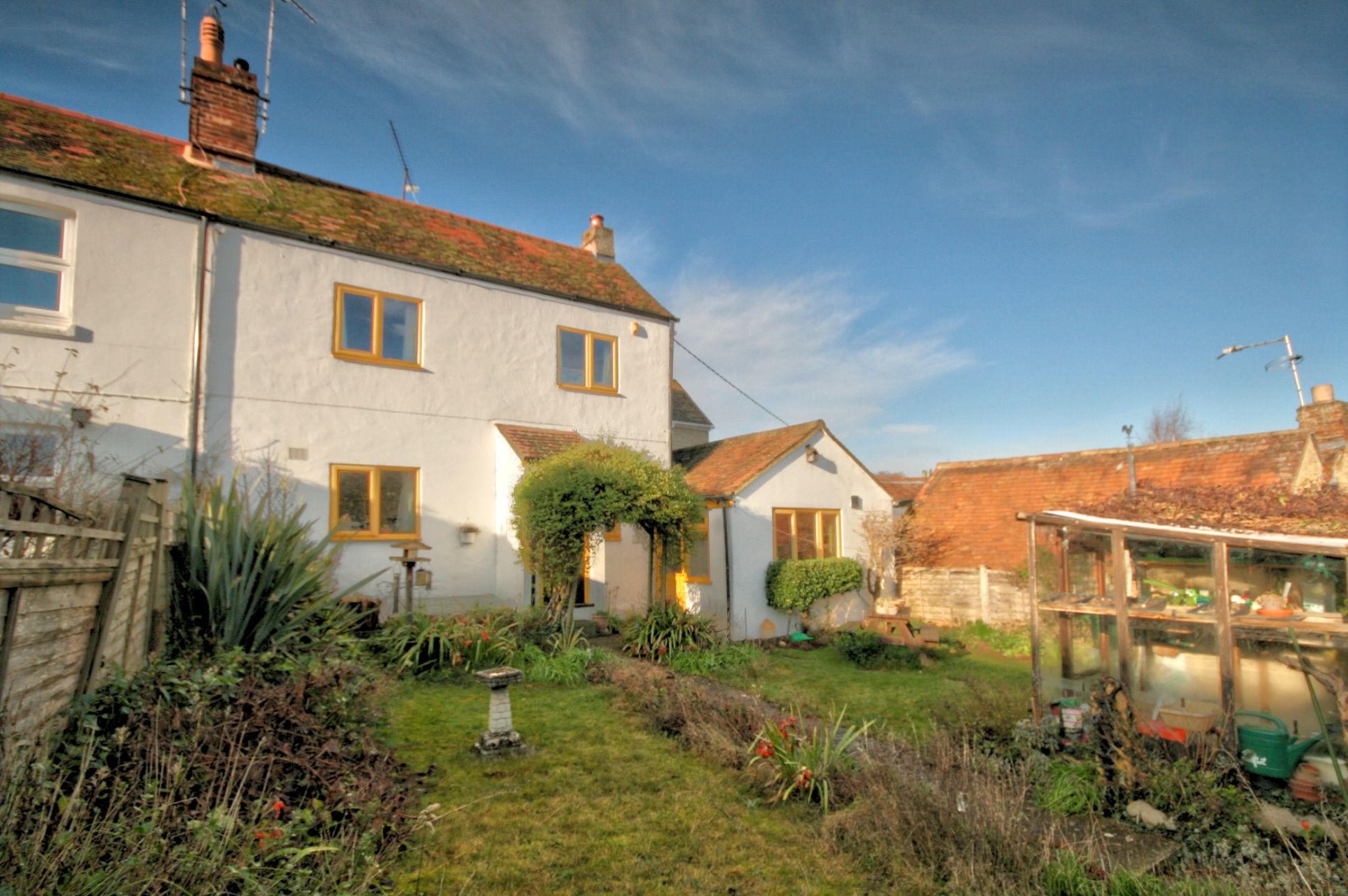 2 Bed Cottage House For Sale - Photograph 1