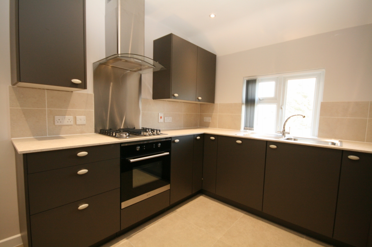 2 Bed Apartment Flat/apartment To Rent - Photograph 4