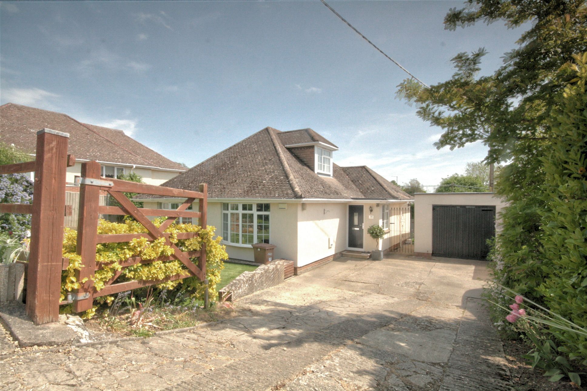 5 Bed Detached House For Sale - Photograph 1