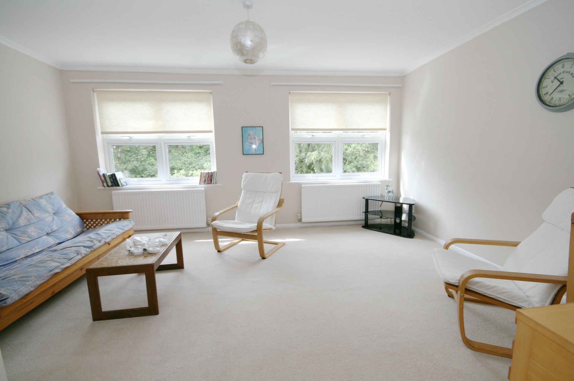 4 Bed Mid Terraced House To Rent - Photograph 7