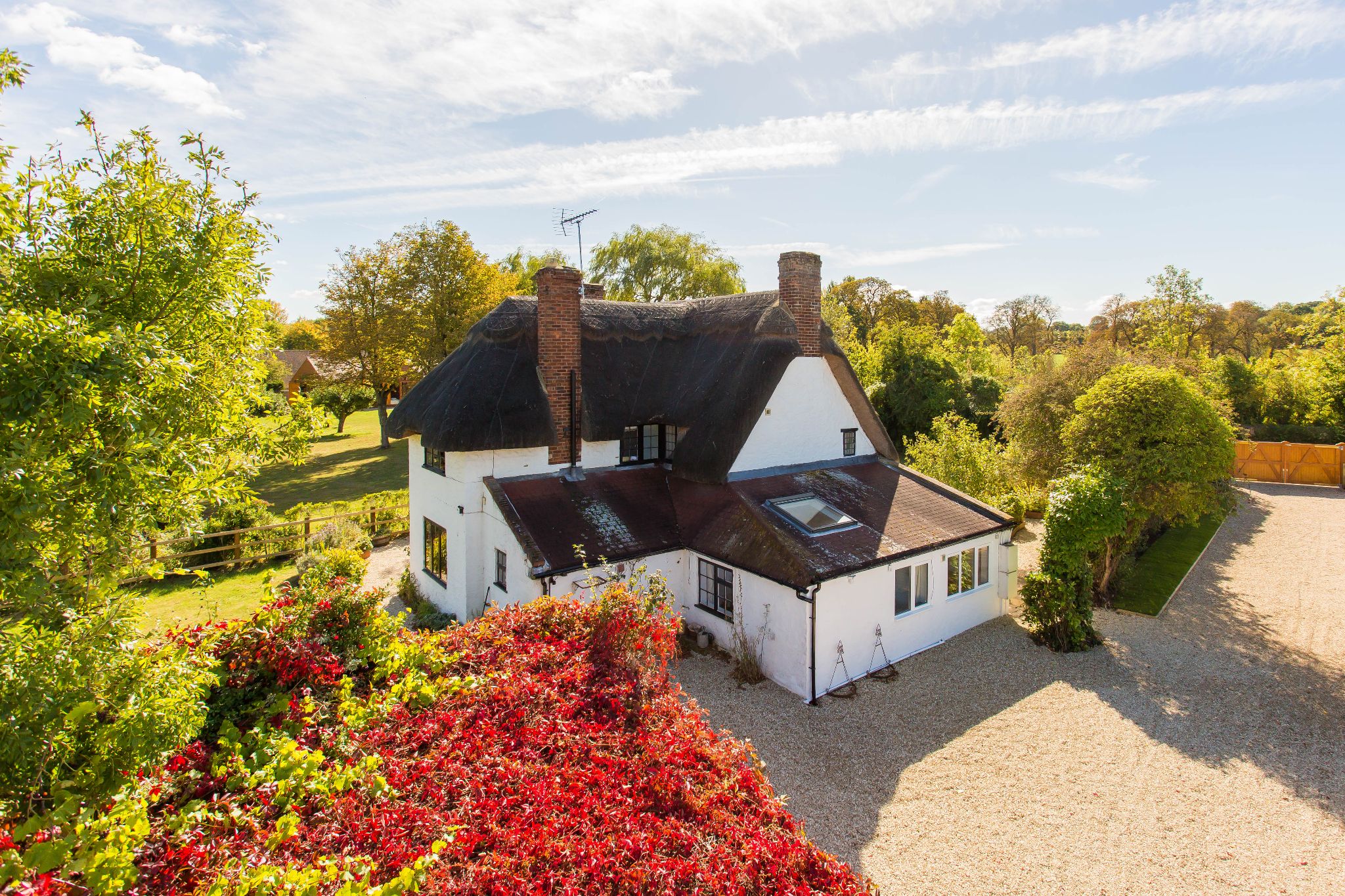 4 Bed Cottage House For Sale - Photograph 2