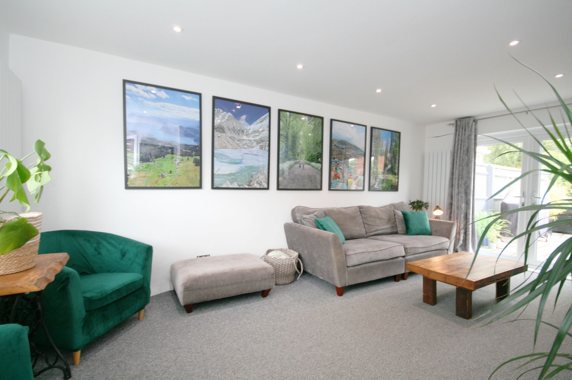 3 Bed Semi-detached House For Sale - Photograph 2